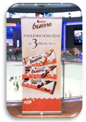 off-screen reklama v kině jako banner pro Kinder Bueno